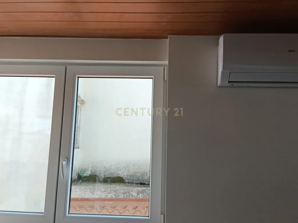 Moradia renovada com estúdio privativo - Image 17