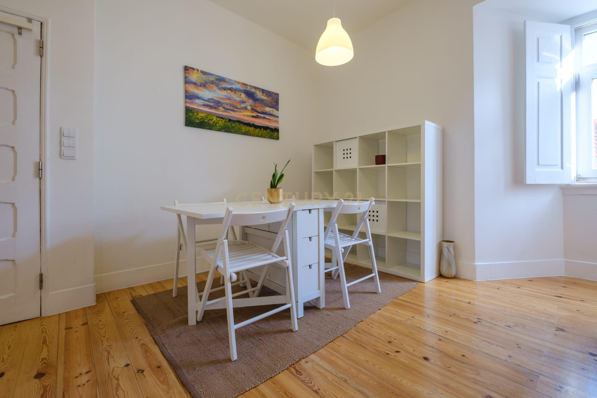 Apartamento T1 com terraço, perto de Santa Apolónia - Image 6