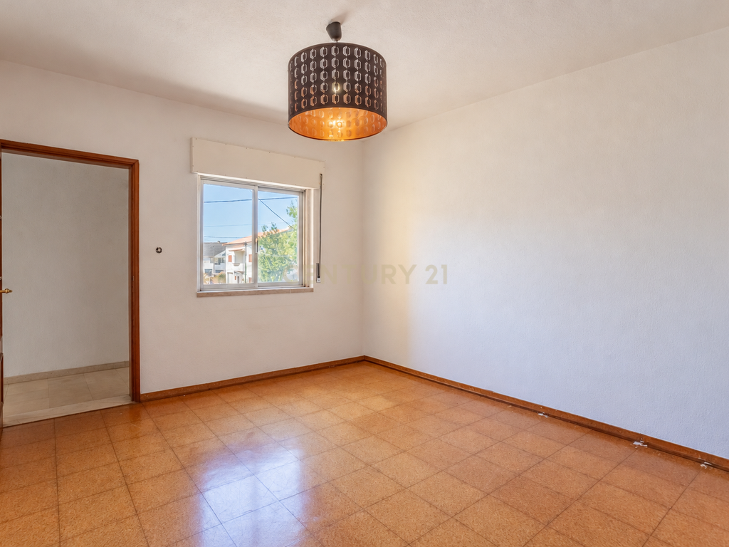 Moradia T4 | 278 m² de construção | Terraço 120 m² | Quintal 110 m² | Garagem 3 carros | Agualva-Cacém - Image 19