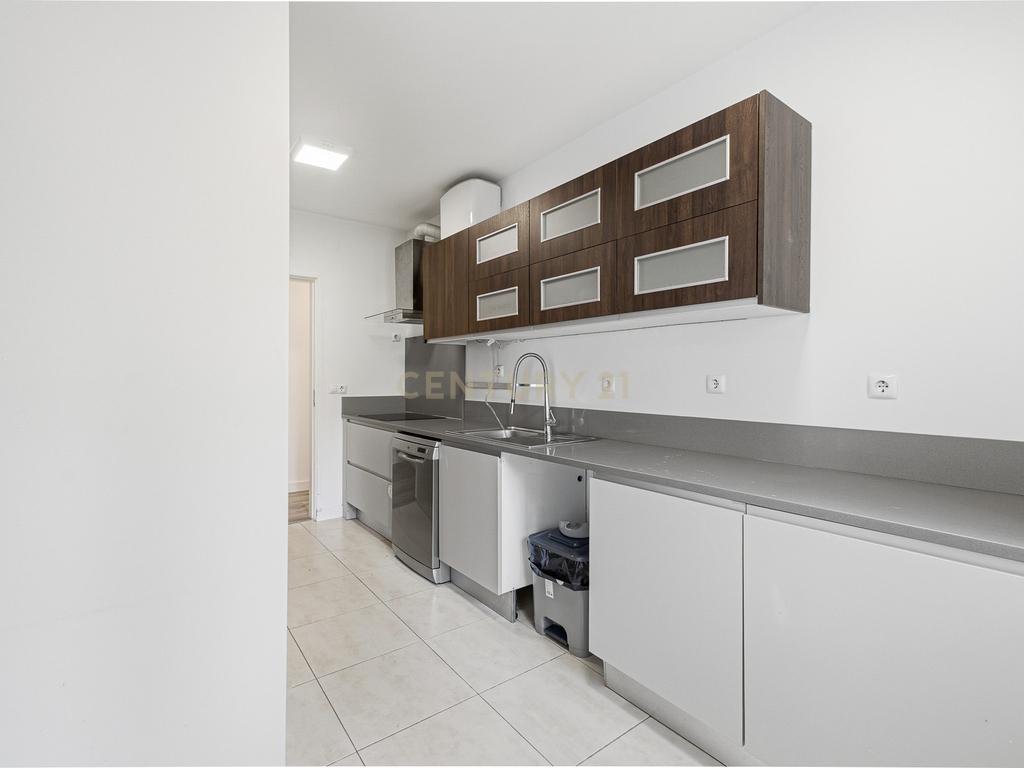 Apartamento T2 Remodelado PC Simão da Veiga Junior 1 - Santo António Dos Cavaleiros - Image 17