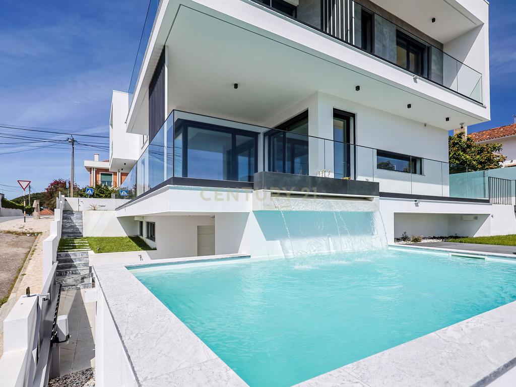 Moradia T5 com Piscina e Domótica - Nova Construção na Charneca da Caparica - Image 2