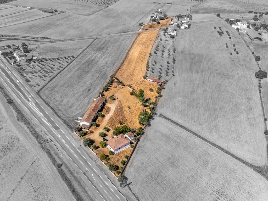 Propriedade, em Prédio Misto, com 17.000m2 localizada a 5Km de Estremoz - Image 33