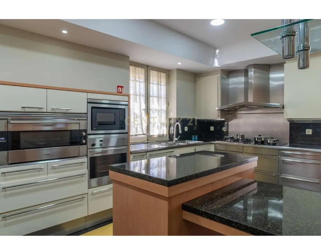 Moradia de Luxo no Coração do Porto – Totalmente Renovada - Image 5