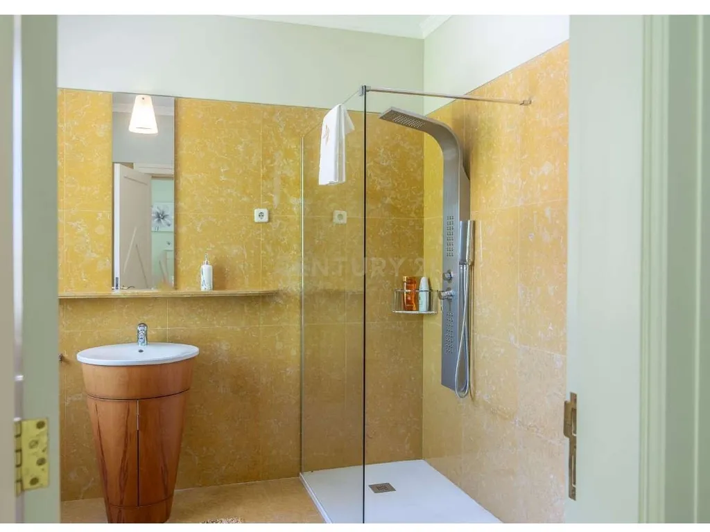 Moradia de Luxo no Coração do Porto – Totalmente Renovada - Image 8