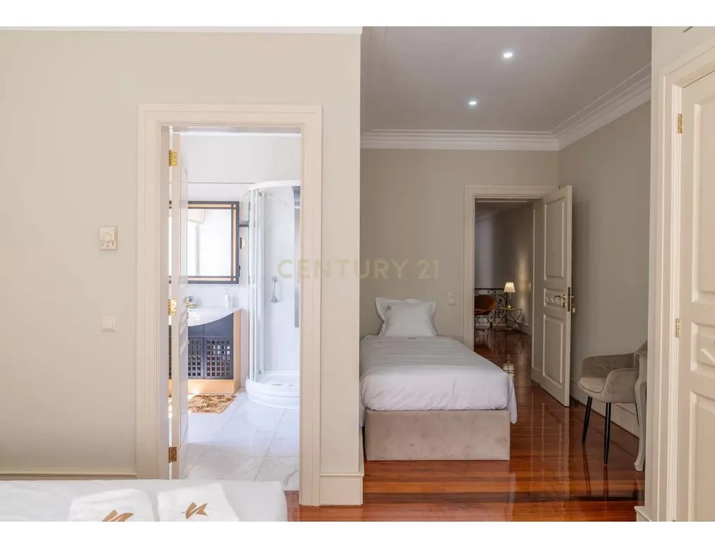 Moradia de Luxo no Coração do Porto – Totalmente Renovada - Image 10