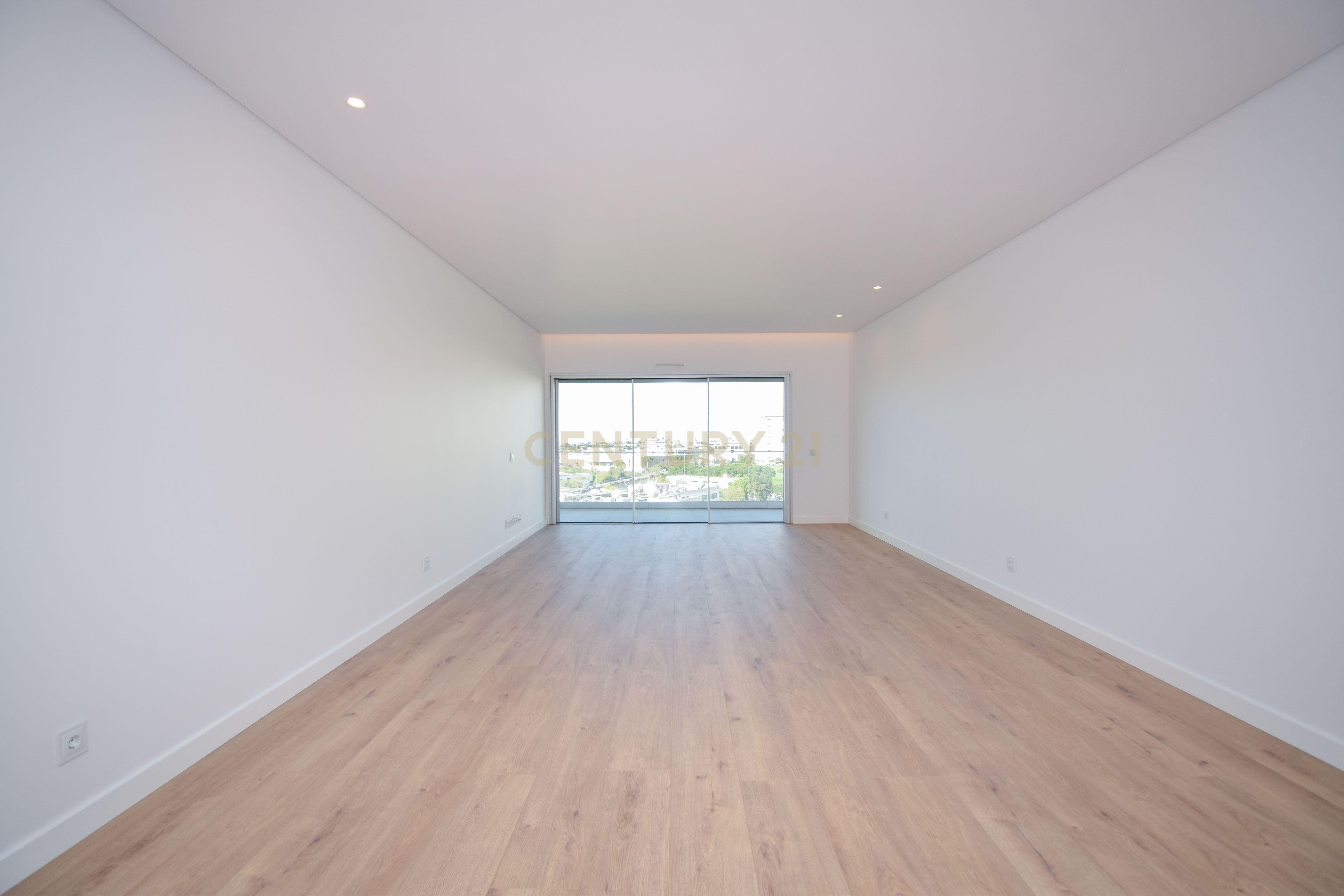 Luxuoso T3 com Vista Deslumbrante sobre o Tejo – Carnaxide / Queijas, Oeiras - Image 12