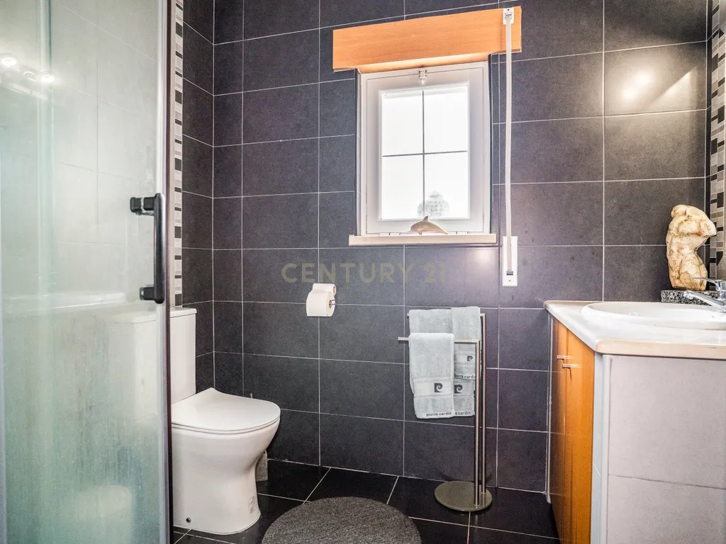 Moradia T4 Independente com Anexo | Lote 635 m² - Image 30