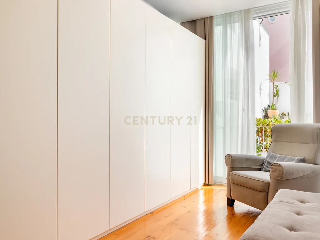 Extraordinário apartamento T3+1 com pátio exterior privado, junto ao Campo Pequeno, Lisboa. Em Venda! - Image 11