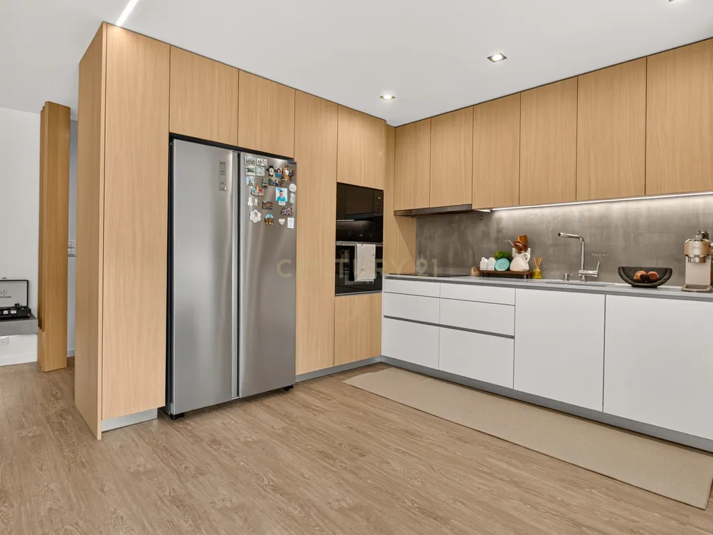 Apartamento Renovado com Vista Panorâmica em Braga - Image 6