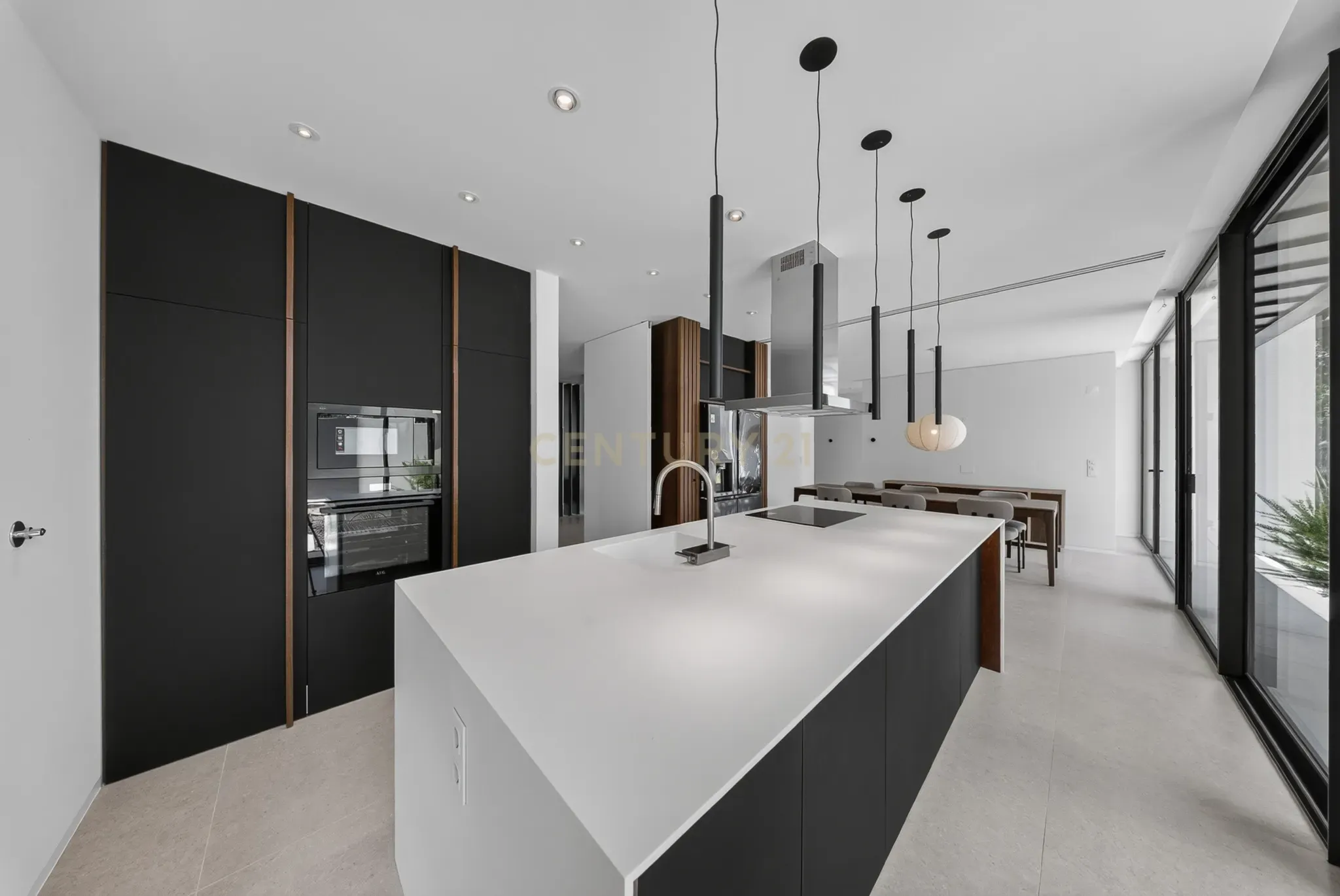 Fotografia 8 de Moradia T4 | Área de Construção: 380m² | Lote: 502m² | 3 Pisos | Piscina Privada