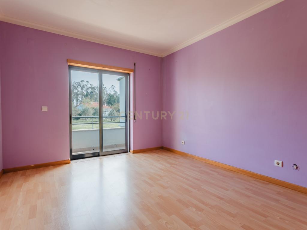 Apartamento T3 com áreas extraordinárias, garagem para 2 carros e perto da praia! - Image 20