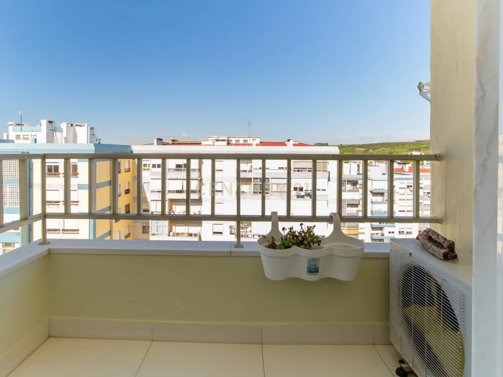 T2 para Arrendamento com Vista Rio e Serra de Carnaxide - Image 15