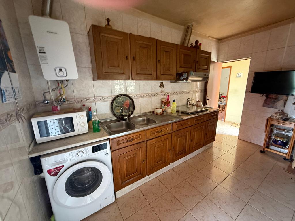 Moradia BI-FAMILIAR perto do IPB e do Centro de Bragança, no Bairro das Cantarias. Tem TERRENO e GARAGEM!!! - Image 16