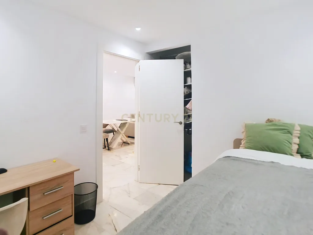 Luxuosa Moradia em Málaga com Terraço e Acessibilidade - Image 10