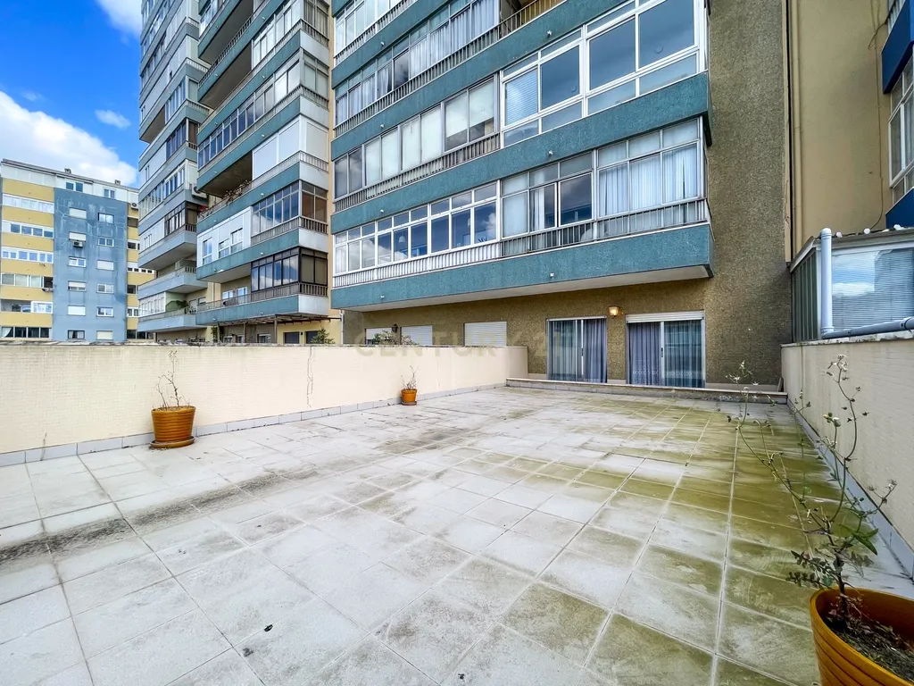 Apartamento T4 com Terraço de 60m² em Cacilhas/Almada - Image 28