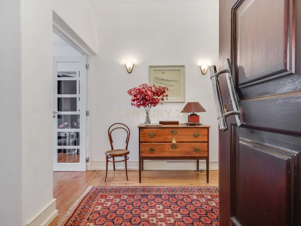 Espetacular T7 no Areeiro, Lisboa - 225m² de Conforto - Image 2