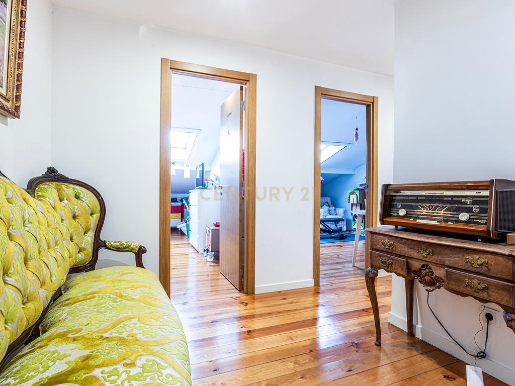 Apartamento T4 Duplex Renovado em Arroios, Lisboa - Image 26