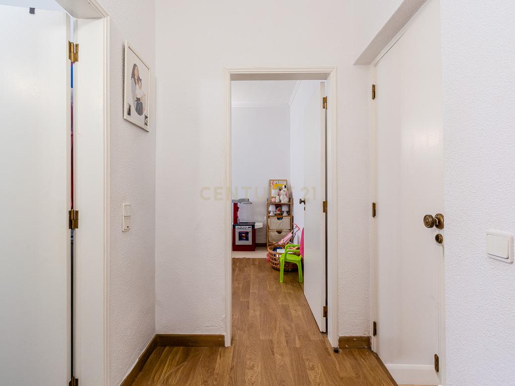 Apartamento T1+2 com Terraço Amplo em Albufeira - Image 25