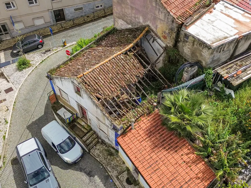 Oportunidade para Investidores - Casa Centenária no Alto de Algés - Image 5
