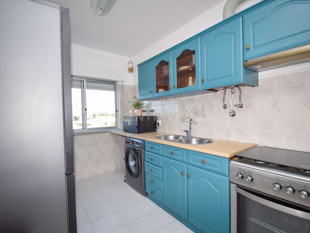 Apartamento T2 com Garagem, Arrecadação e Excelente Luminosidade – Arroja, Odivelas - Image 6