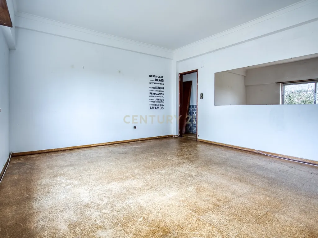 Moradia com elevado potencial de rentabilização em Camarões – Almargem do Bispo - Image 23