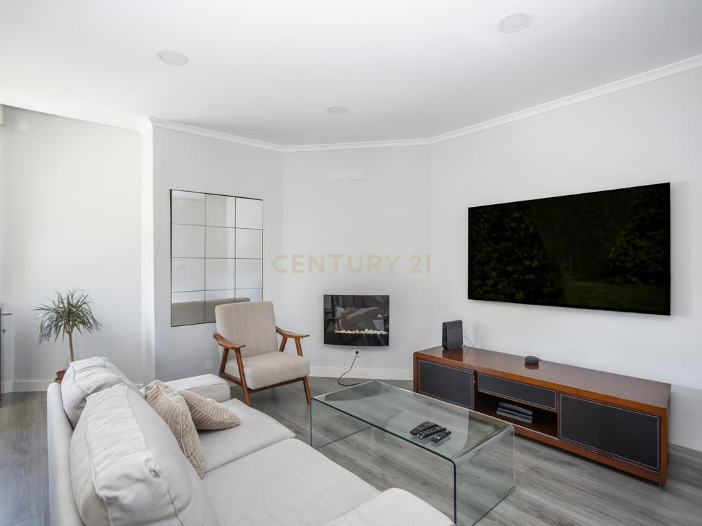 Apartamento T3 mais sótao, num 1 andar em Amora - Seixal - Image 25