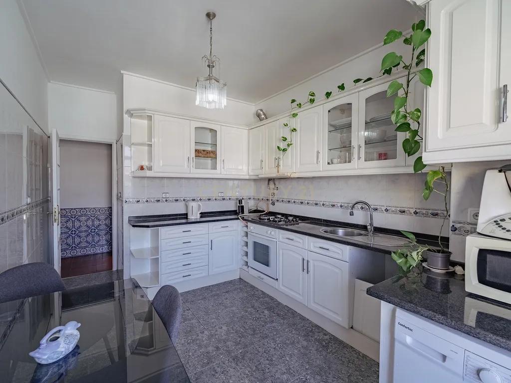 Apartamento T1 Feijó - Almada - Image 1