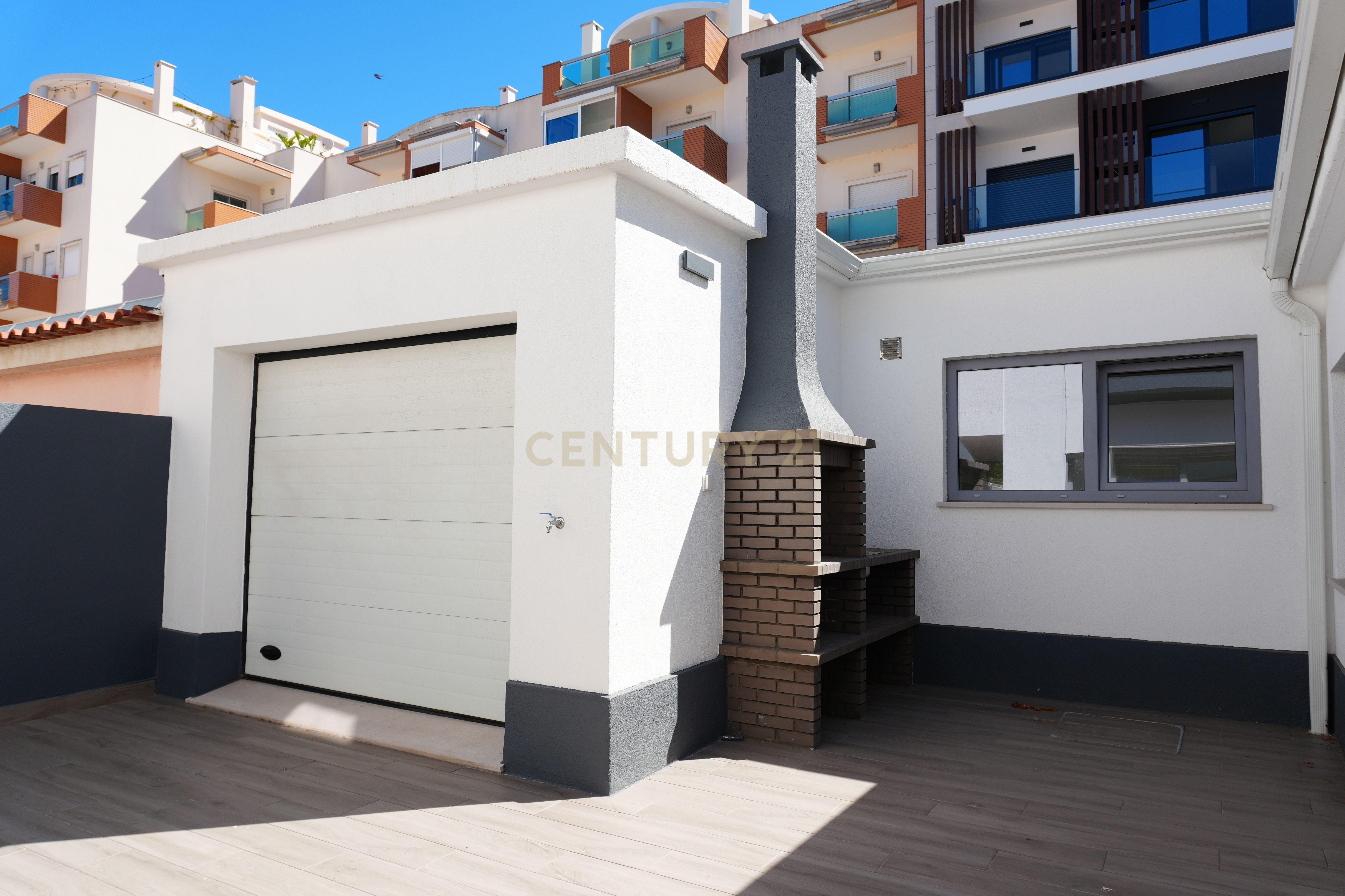 Fotografia 8 de Luxuosa Moradia Nova na Costa da Caparica, Almada