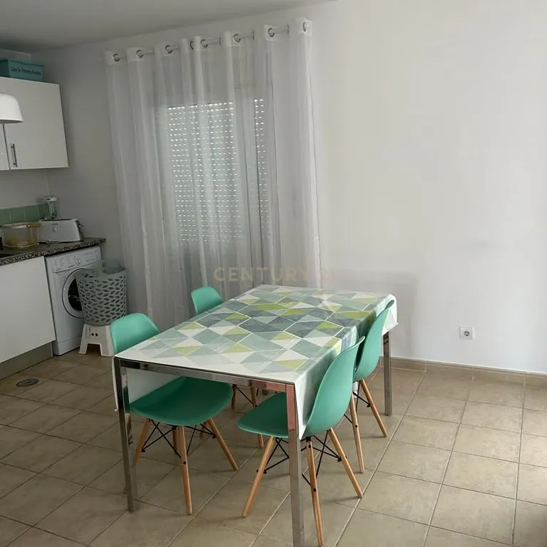 Moradia Moderna com Piscina em Évora - 3 Quartos e Estacionamento - Image 7