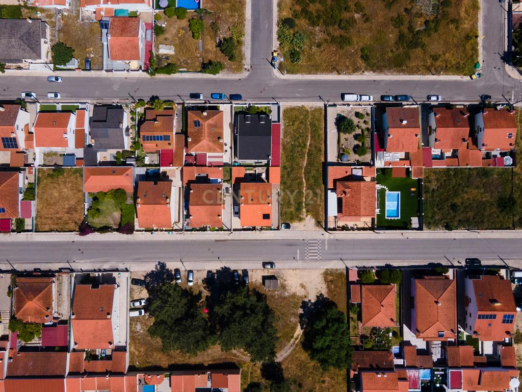 Moradia T2 Geminada com Aproveitamento de Sótão na Quinta do Conde - Image 9