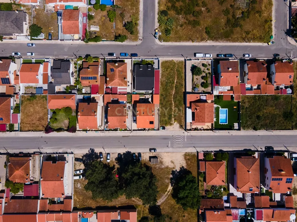 Moradia T2 Geminada com Aproveitamento de Sótão na Quinta do Conde - Image 9