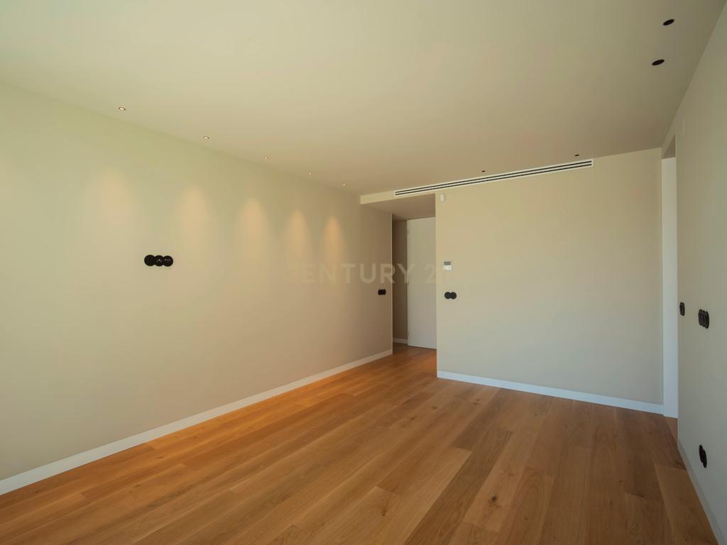 Moradia T4 na Verdizela — Design, Luz e Piscina num Terreno de 1.032 m² - Image 26