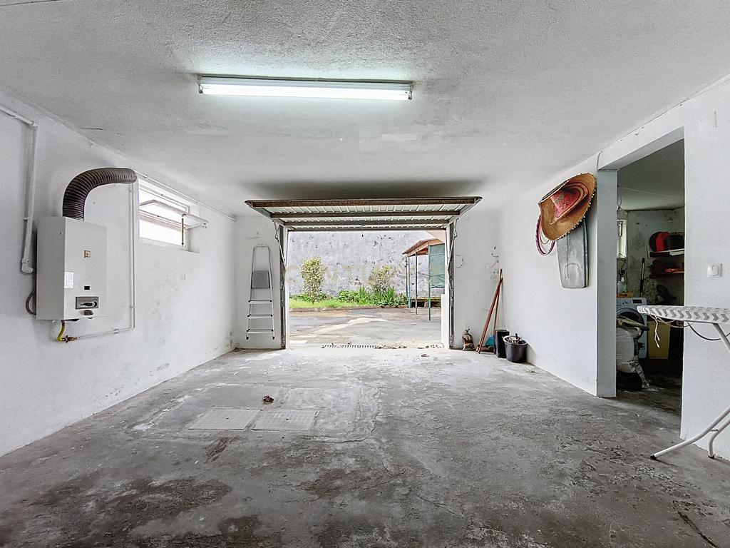 Casa Espetacular em Ponta Delgada com Jardim e Garagem - Image 20