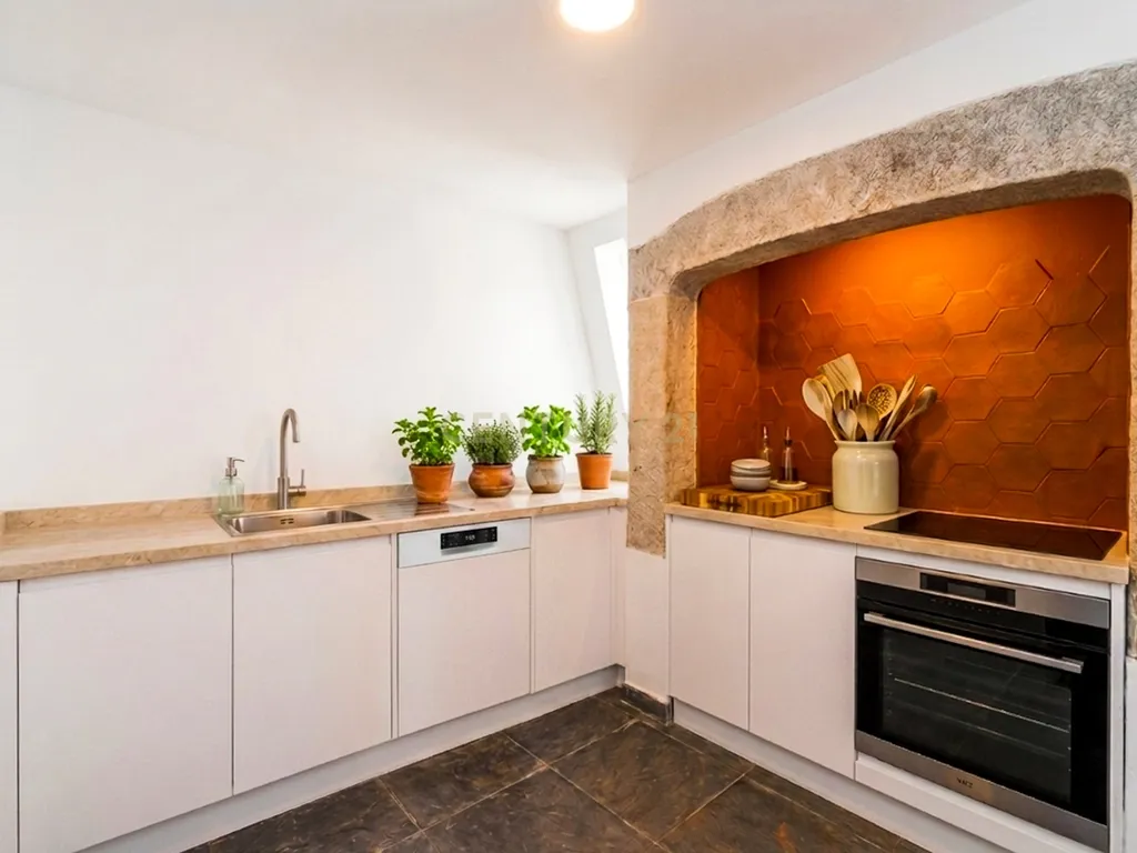 Excelente Apartamento T2 | Janelas Verdes - Image 18
