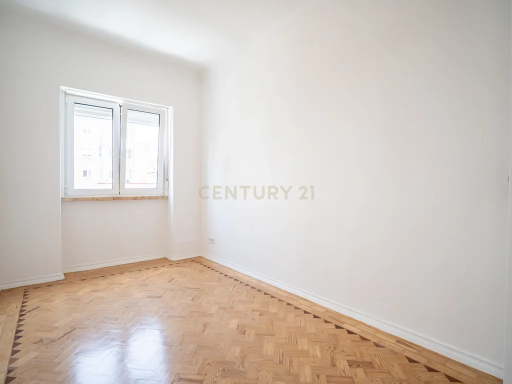 Apartamento Remodelado em Moscavide, Loures - 2 Quartos com Terraço - Image 22