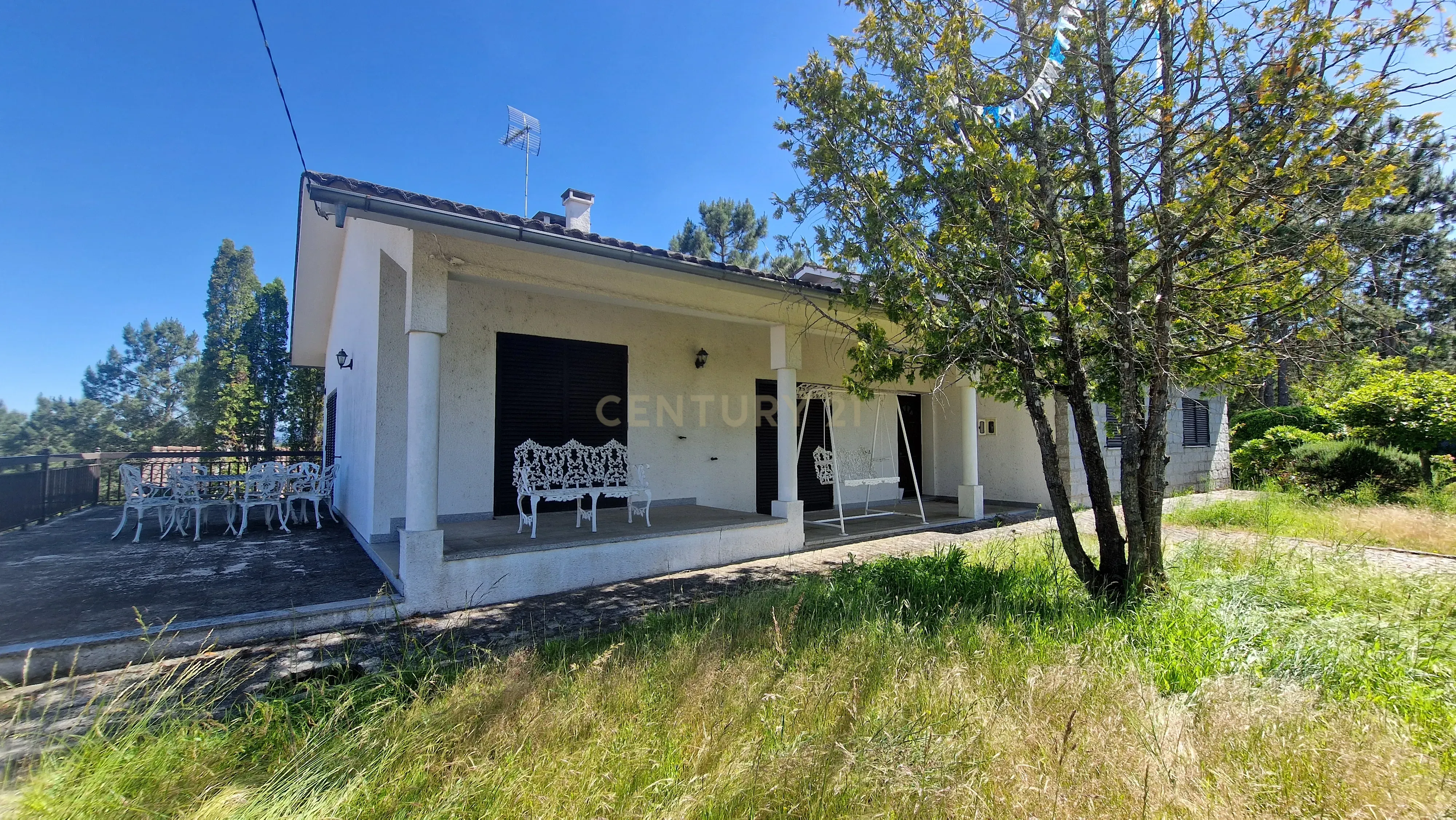 Moradia térrea com piscina e jardim próxima da cidade de Viseu - Image 1