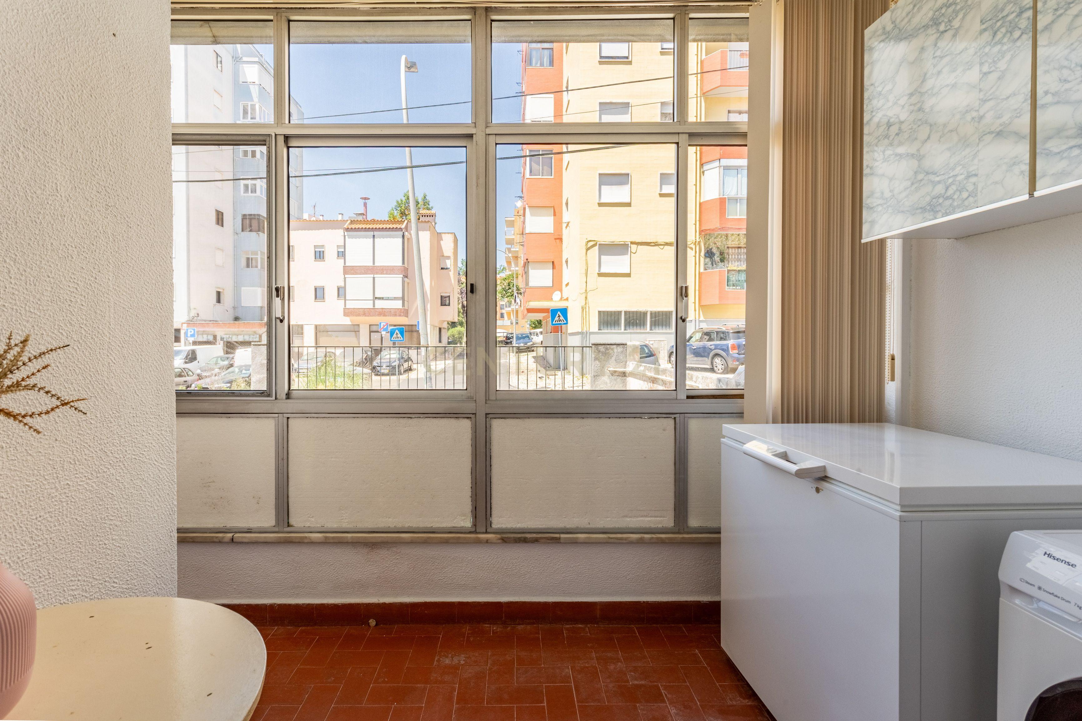 Fotografia 8 de Quarto 2 - Em Apartamento com mais 2 quartos - junto a Urb. Vila Chã (Amadora)