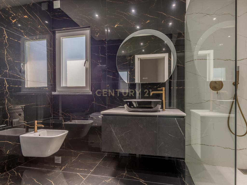 Vila Alegre / Fernão Ferro - Luxuosa moradia isolada térrea de 4 assoalhadas com arquitetura comtemporânea inserida em lote de 2775 m² - Image 12