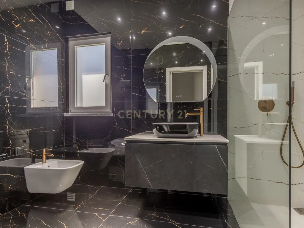 Vila Alegre / Fernão Ferro - Luxuosa moradia isolada térrea de 4 assoalhadas com arquitetura comtemporânea inserida em lote de 2775 m² - Image 12