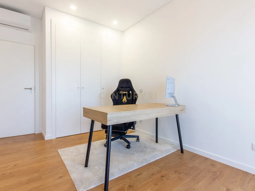 Moderno apartamento T3, com parqueamento e varandas em Santo António da Charneca, Barreiro - Image 19