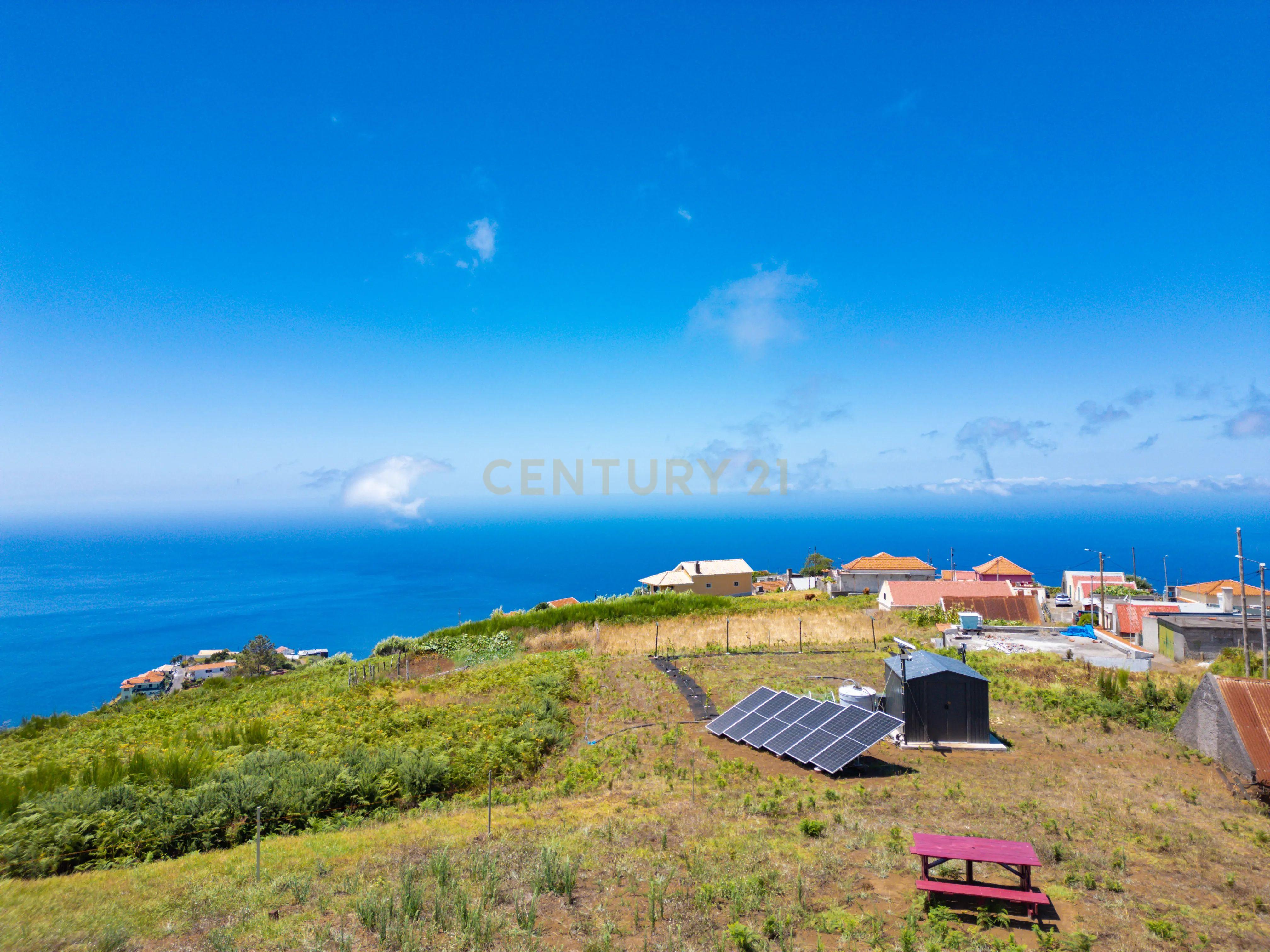 Fotografia 12 de Land with Two Haystacks for Sale - Fajã da Ovelha, Calheta