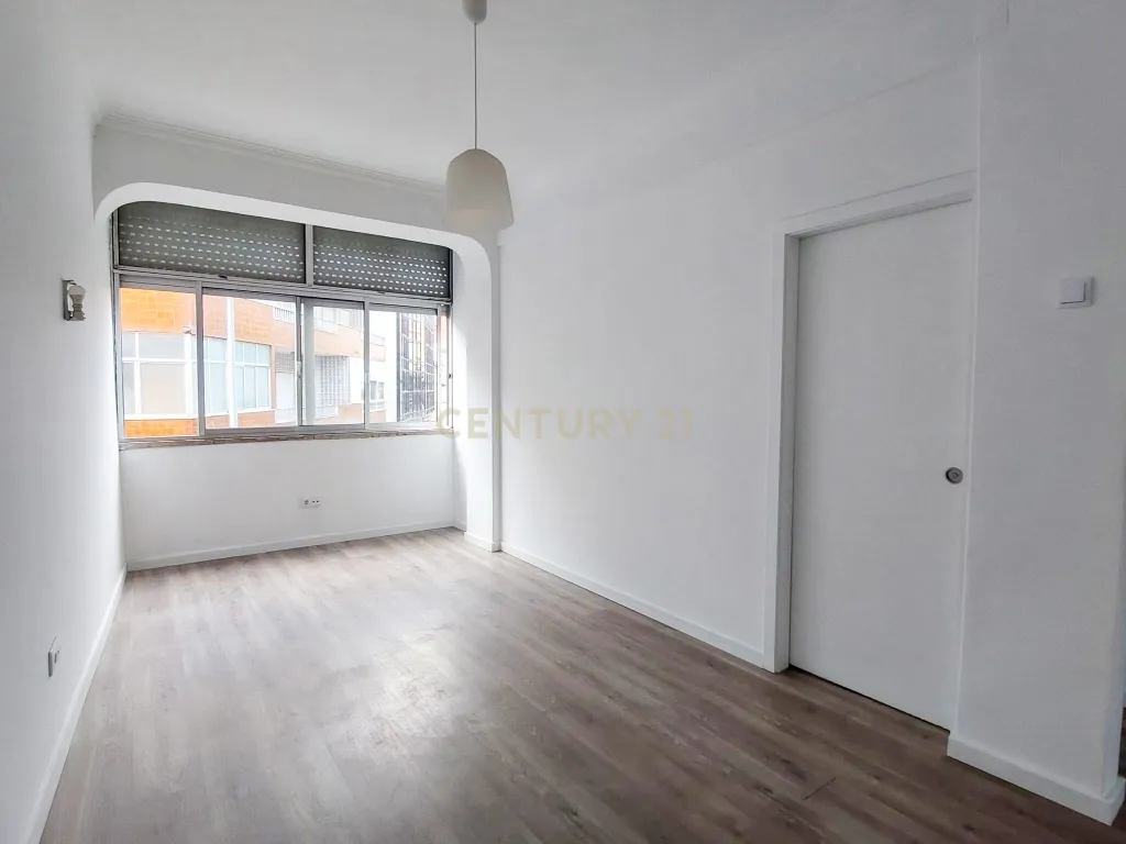 Apartamento T2 na Venteira, Amadora - Image 6