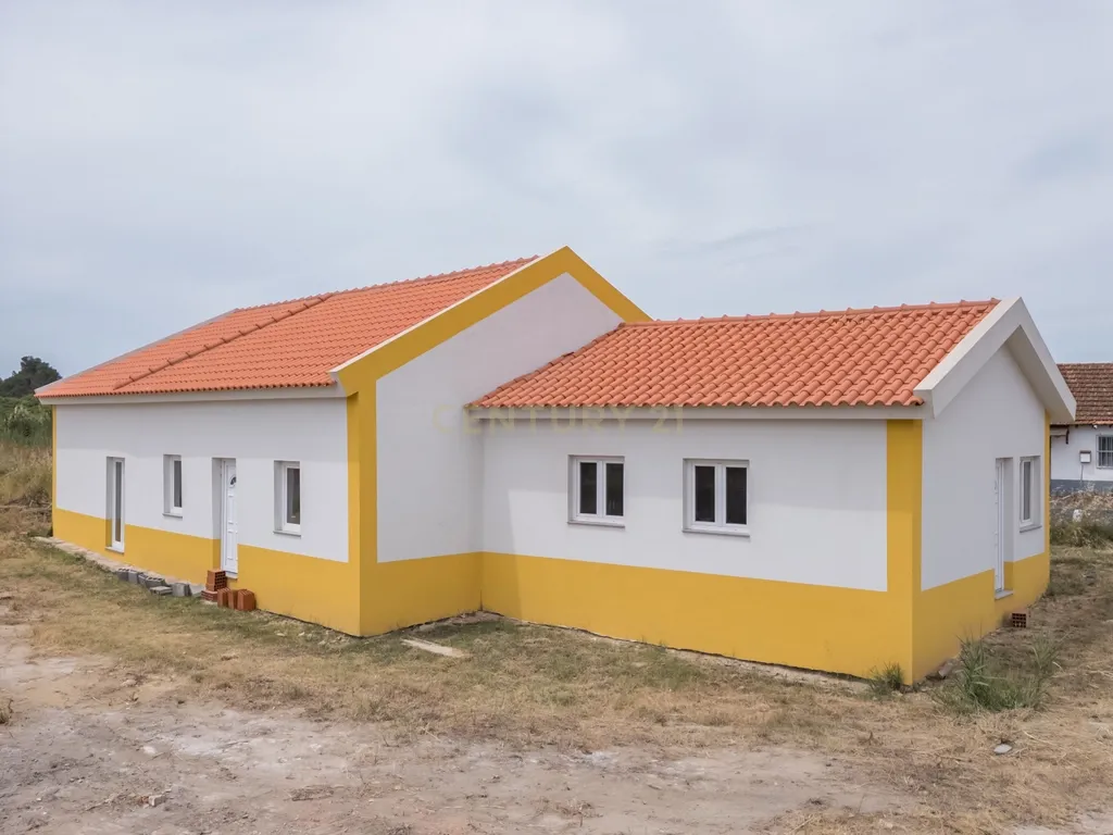 Moradia para Reabilitar com Projeto Aprovado em Óbidos - Image 1