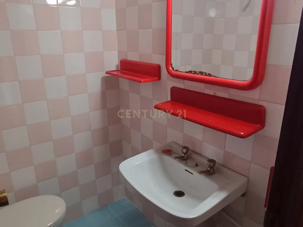 Apartamento em Madrid com 3 Quartos e Vista para a Cidade - Image 15