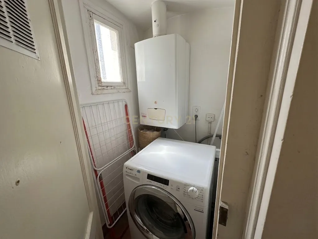 Apartamento renovado de 2 quartos junto ao Porto de Barcelona - Image 15