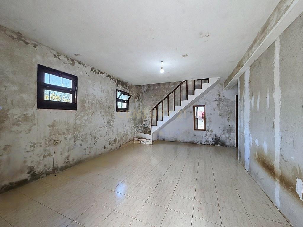 Moradia T3+1 térrea com garagem, jardim e amplo terreno — Aflitos, Fenais da Luz - Image 42