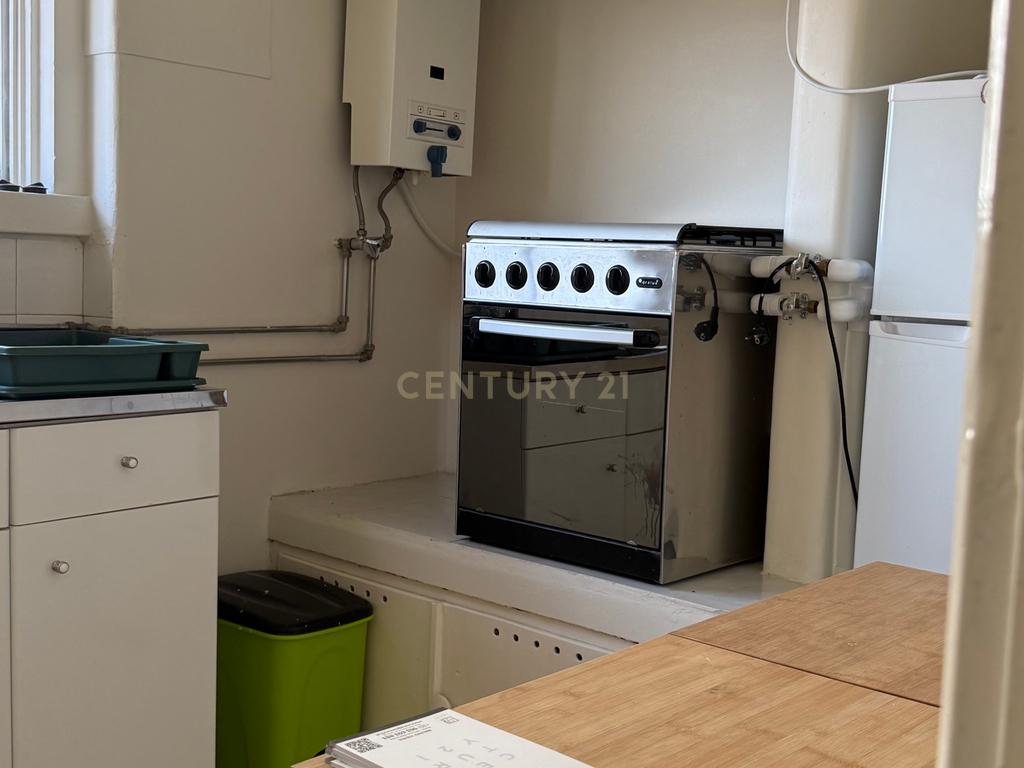 T2 | Alvalade | Parcialmente Remodelado | Arrendamento - Image 11