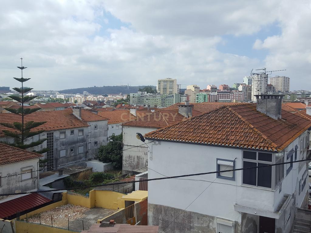 T2 | Bairro Mário Madeira | Pontinha - Image 16