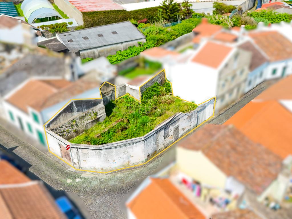Oportunidade de Investimento - Ruína para Reabilitação no Centro da Ribeira Grande (Matriz) - Image 2