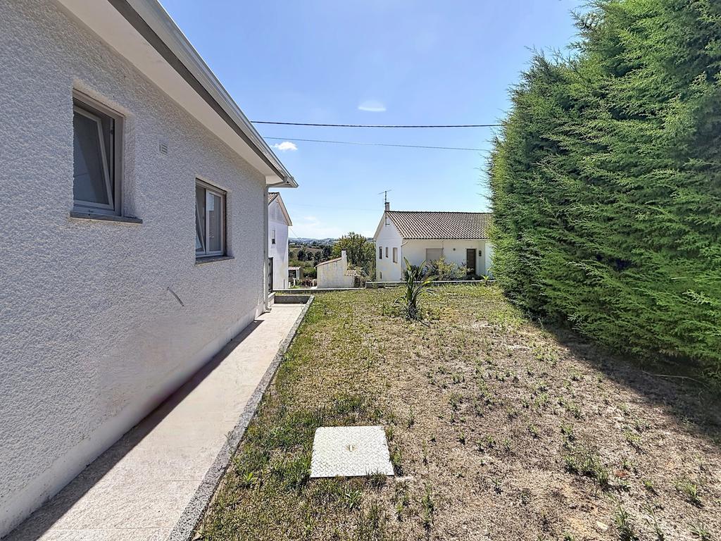 Moradia isolada com amplo terreno de 1.350 m², junto a Alcobaça - Image 25